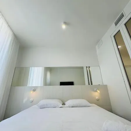 Apartament Maison Lyo - Luxueuse - Lit King Size & Double Head Shower