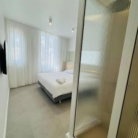Apartament Maison Lyo - Luxueuse - Lit King Size & Double Head Shower